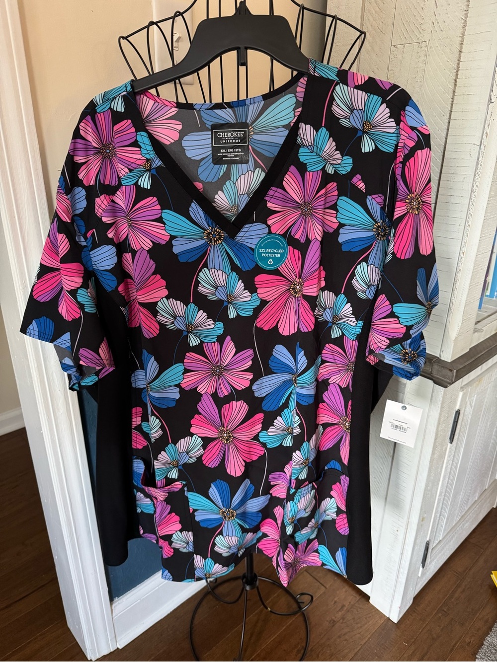New Cherokee knit panel Women's Floral flashback Scrub Top 5X 5XL Black Pink